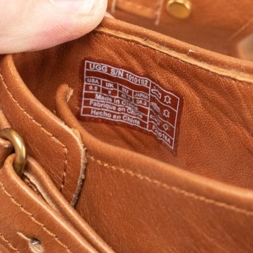 UGG AUSTRALIA 